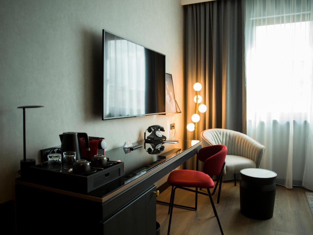 Radisson Red Belgrade Hotel Exterior photo